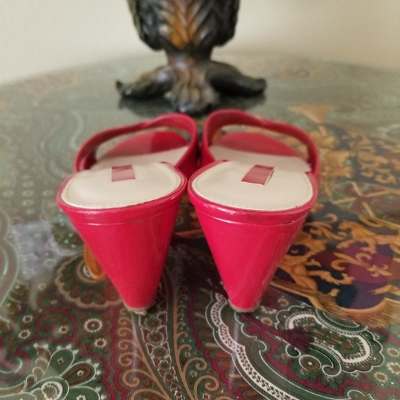 Bandolino Red Slip-on Sandals - Picture 4 of 6